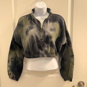 BRAND NEW CROP SWEATSHIRT - SIZE MED